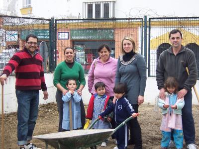 Seguimos trabajando en el huerto.