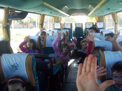 Nos montamos en el autobus.